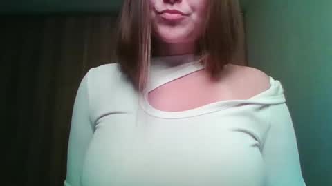 evasapples2026 online show from June 3, 2026, 9:09 pm