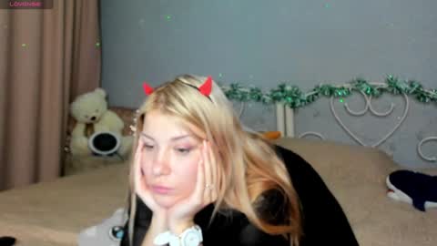 Snapshot of evasunshine18 chatting on December 14, 2024, 3:18 am Eva online show from December 14, 2024, 3:18 am