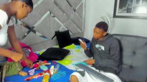 Eva And Emmanuel online show from January 15, 2026, 1:37 pm