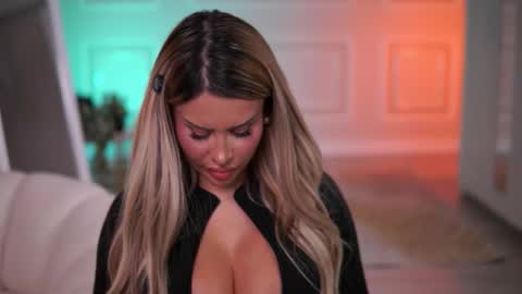 Eva online show from November 23, 2025, 8:30 pm