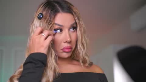 Eva online show from December 14, 2025, 7:29 pm