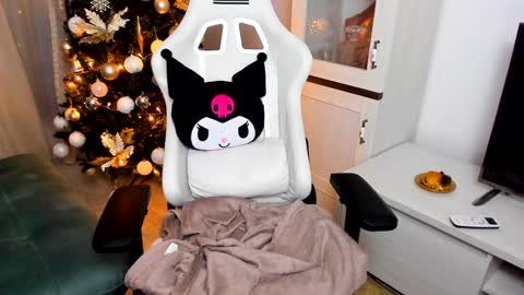 eveeevian online show from December 29, 2024, 4:19 pm