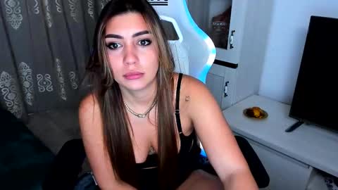 eveeevian online show from February 21, 2025, 5:09 pm