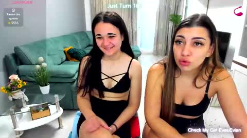 eveeevian online show from October 24, 2025, 9:17 am