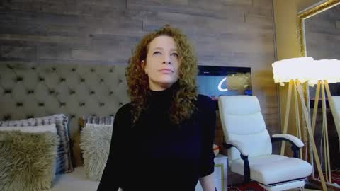 EveHamilton online show from February 26, 2025, 7:49 pm