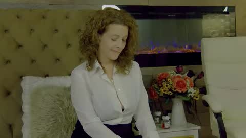 EveHamilton online show from November 14, 2025, 6:50 pm