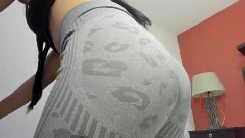 Snapshot of evelin_leroy chatting on February 18, 2026, 12:12 pm BELLA online show from February 18, 2026, 12:12 pm