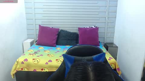 evelin zaens online show from February 9, 2025, 4:14 am