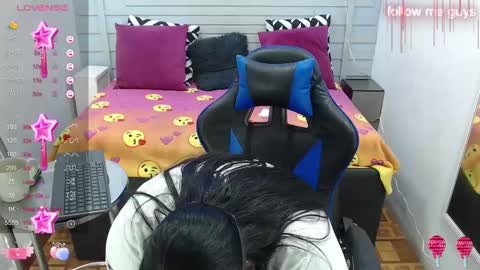 evelin zaens online show from February 18, 2025, 1:32 am