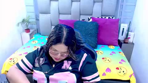 evelin zaens online show from February 4, 2026, 4:29 am