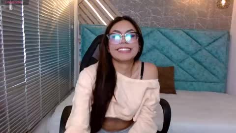 Eveline  online show from March 8, 2025, 10:45 pm
