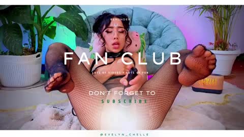 Snapshot of evelyn_chelle chatting on January 7, 2025, 4:59 pm Im Eve or Chelle Next Stream 191224 online show from January 7, 2025, 4:59 pm