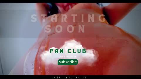 Snapshot of evelyn_chelle chatting on October 1, 2025, 10:49 pm Im Eve or Chelle Next Stream 191224 online show from October 1, 2025, 10:49 pm