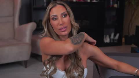 Evelyn online show from April 7, 2026, 6:30 pm