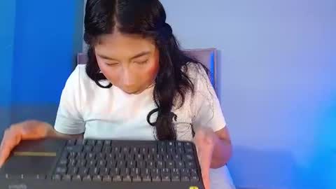 Snapshot of evelyn_flores1 chatting on July 14, 2026, 3:22 am online show from July 14, 2026, 3:22 am