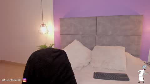 Snapshot of evelyn_millers_11 chatting on January 26, 2025, 3:06 am Evelyn  online show from January 26, 2025, 3:06 am