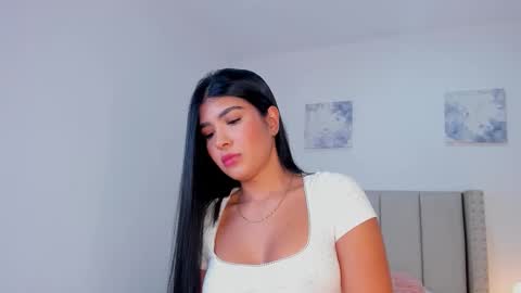 Snapshot of evelyn_montoya chatting on September 8, 2025, 6:40 pm Evelyn online show from September 8, 2025, 6:40 pm