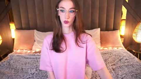 Snapshot of evelyn_rush1 chatting on February 24, 2025, 3:23 am evelyn rush1 online show from February 24, 2025, 3:23 am