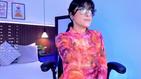 Snapshot of evelyn_samantha chatting on November 9, 2025, 1:37 am evelyn online show from November 9, 2025, 1:37 am