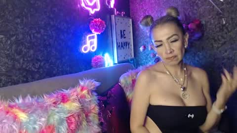 Snapshot of evelynagrey chatting on January 18, 2025, 9:24 am EvelynaGrey online show from January 18, 2025, 9:24 am