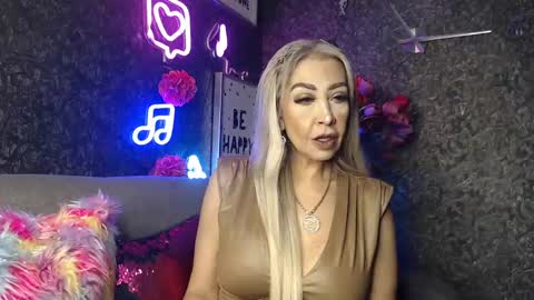 Snapshot of evelynagrey chatting on January 25, 2025, 4:23 am EvelynaGrey online show from January 25, 2025, 4:23 am