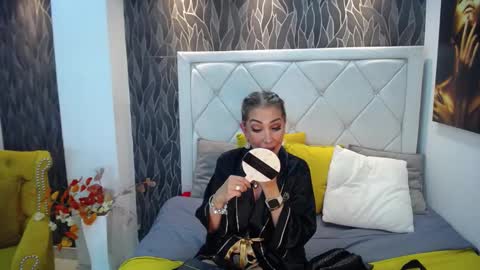Snapshot of evelynagrey chatting on February 24, 2025, 2:19 am EvelynaGrey online show from February 24, 2025, 2:19 am