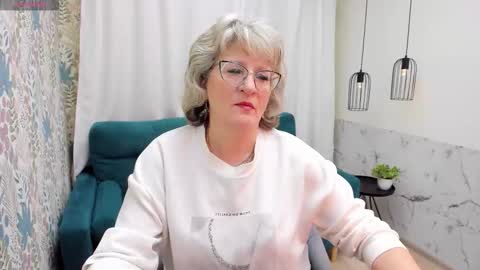 Evelyn online show from March 19, 2026, 5:00 am