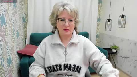 Snapshot of evelynblissful chatting on April 20, 2026, 5:10 am Evelyn online show from April 20, 2026, 5:10 am