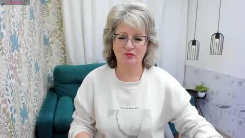 Snapshot of evelynblissful chatting on May 19, 2026, 5:03 am Evelyn online show from May 19, 2026, 5:03 am