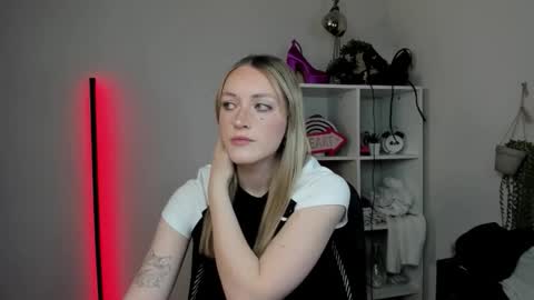 evelynblond online show from April 2, 2026, 12:36 pm