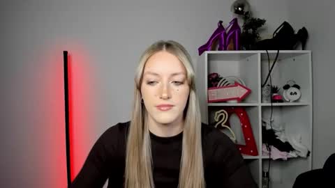 evelynblond online show from May 7, 2026, 12:43 pm