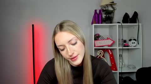 evelynblond online show from May 15, 2026, 5:36 am
