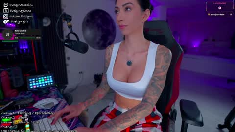 Evelyne online show from March 12, 2026, 6:47 pm