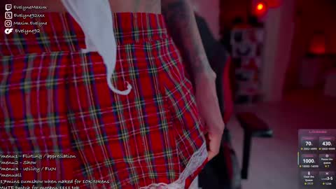 Evelyne online show from March 19, 2026, 8:57 pm