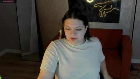 Evelyne Loo online show from April 27, 2026, 1:14 am