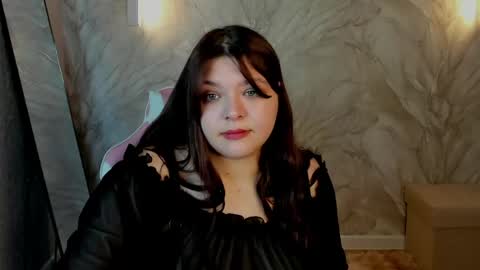 Evelyne Loo online show from May 3, 2026, 1:00 am