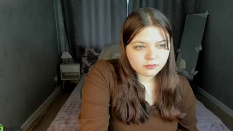 Evelyne Loo online show from May 9, 2026, 1:11 am