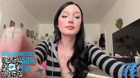 Evelyn online show from December 17, 2025, 10:05 pm