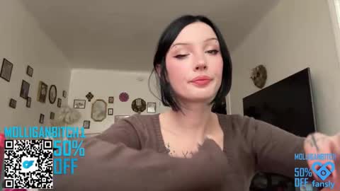 Evelyn online show from February 19, 2026, 9:44 pm