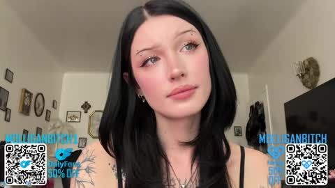 Snapshot of evelynforever chatting on May 21, 2026, 9:22 pm Evelyn online show from May 21, 2026, 9:22 pm