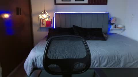 evelynn_fox_ online show from July 27, 2026, 6:59 pm