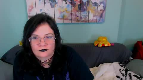 Everly online show from April 24, 2026, 2:47 am