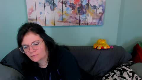 Everly online show from April 24, 2026, 7:38 pm