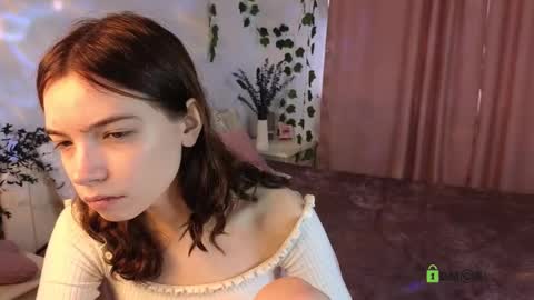 evi_brook online show from September 19, 2025, 6:48 am