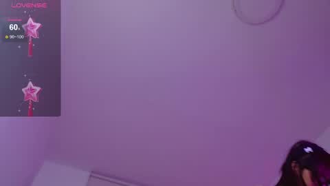 Snapshot of evie_cloud chatting on December 7, 2024, 6:10 am Evie Cloud online show from December 7, 2024, 6:10 am