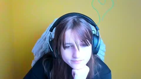 Evie online show from November 12, 2025, 6:19 pm