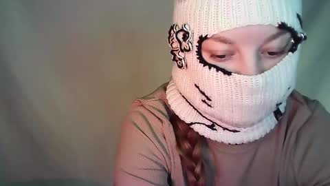 Renesme White Im here from Monday to Friday online show from May 11, 2026, 2:28 am