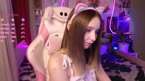 Snapshot of evie_rosen chatting on April 22, 2026, 8:43 pm Evie online show from April 22, 2026, 8:43 pm