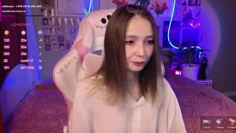 Snapshot of evie_rosen chatting on May 10, 2026, 9:42 pm Evie online show from May 10, 2026, 9:42 pm