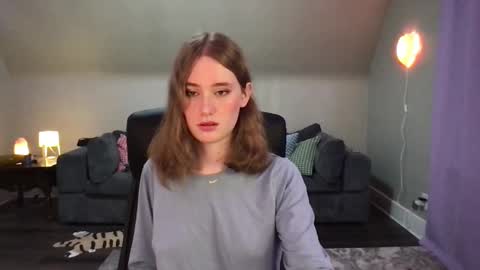 Evie3 online show from December 6, 2024, 8:51 pm